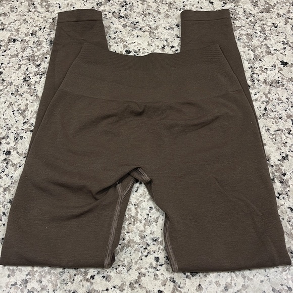 Alphalete Amplify Legging Mocha - Picture 4 of 7